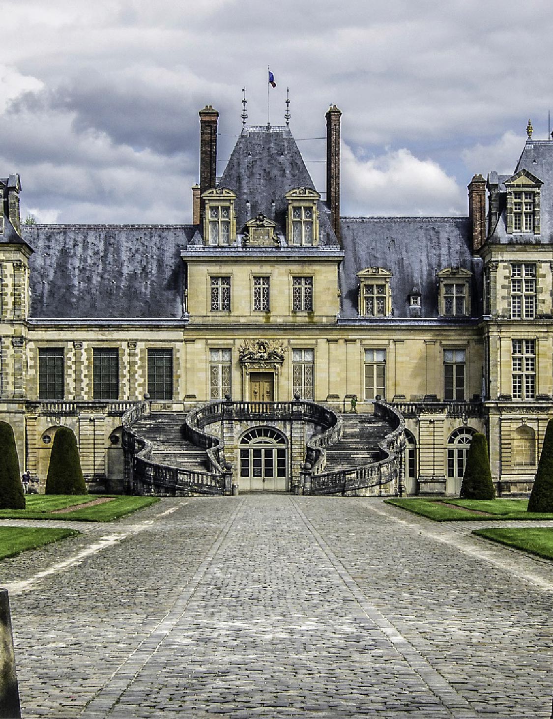 fontainebleau-chateau-visite-guidee-autour-paris-01-1.jpg