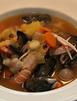 bouillabaisse-french-fish-soup-food-tour-Marseille-experience-Mogens Petersen de Pixabay Food tour à Marseille. Visite guidée avec dégustations