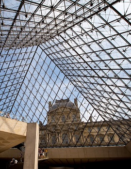Privatisation du musée du Louvre avec Guides Tourisme Services