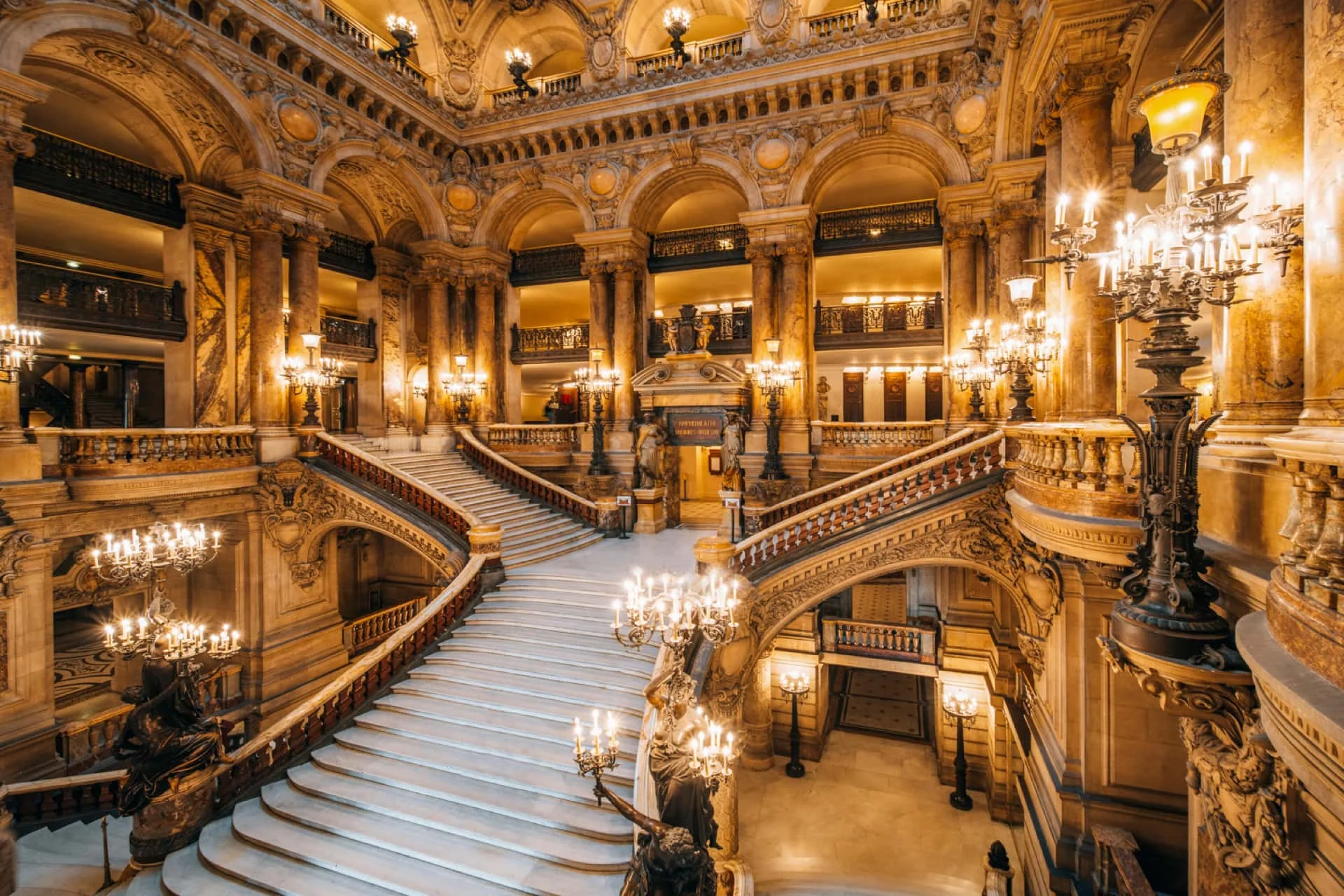 Grand escalier d'honneur du Palais Garnier, Opéra de Paris — visite guidée avec GTS