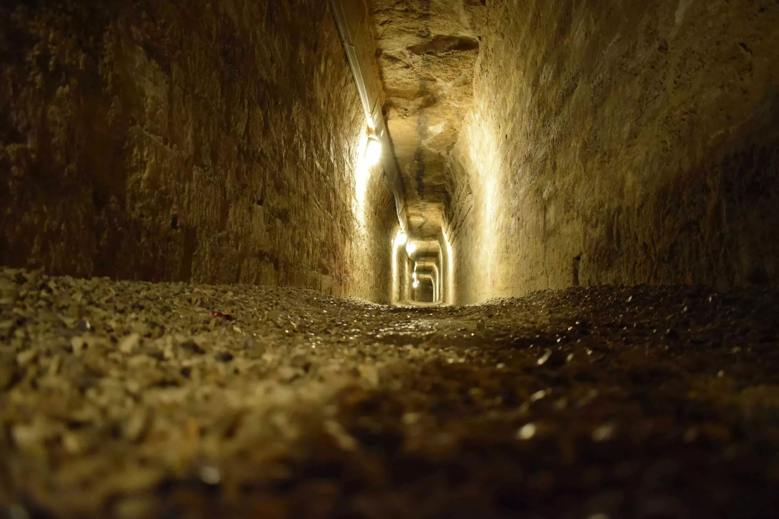 Visite guidée catacombes Paris - galeries souterraines