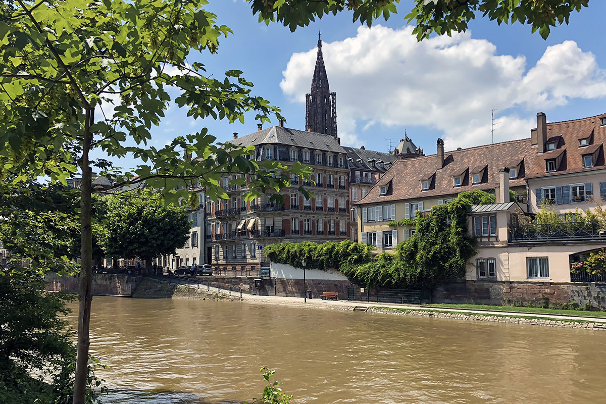 visiter Strasbourg en été, berges de l'Ill